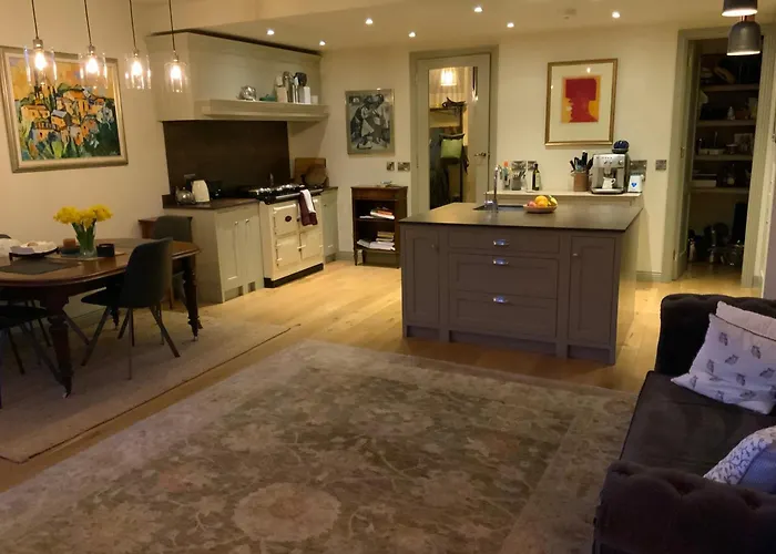 Canal View 度假居